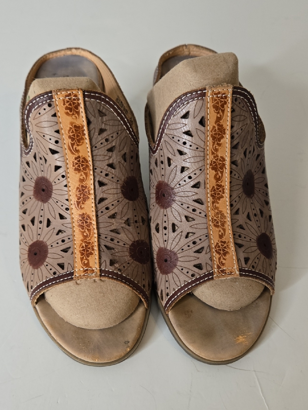 Spring Step L'Artiste Brown Floral Cutout Mules with Tan Trim Habune EU39 US8